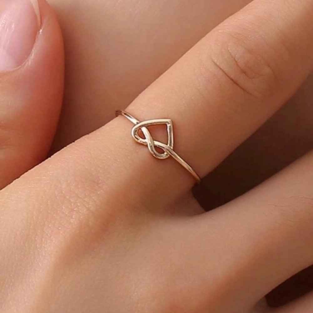 JUST ARRIVE! Dainty Rose Gold Heart Knot Ring (OS)